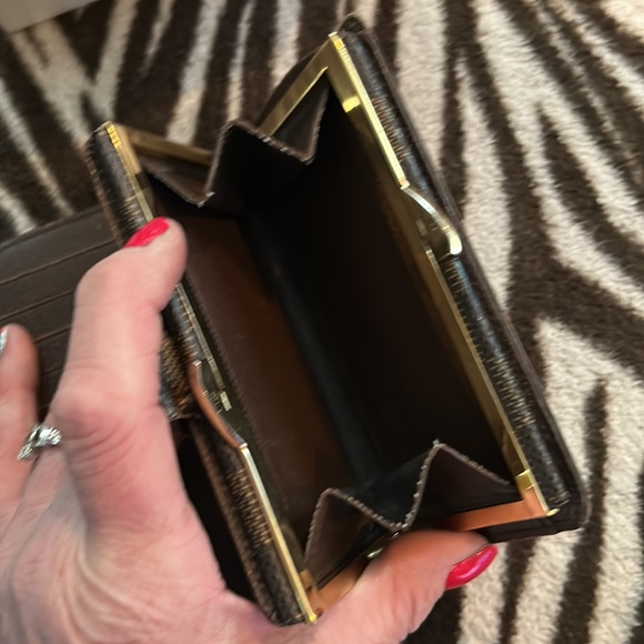 Louis Vuitton Damier Kisslock Wallet - Picture 4 of 8